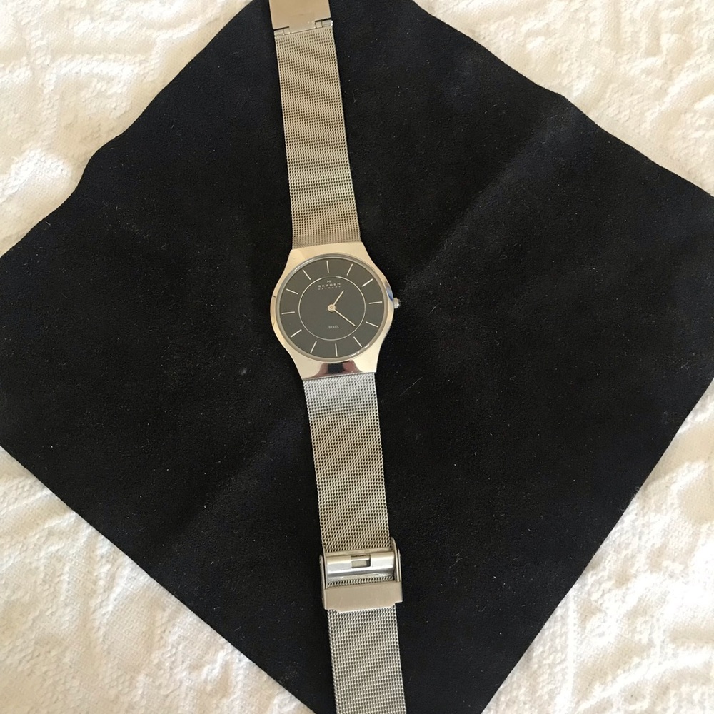 Skagen mesh watch. Brand new battery.